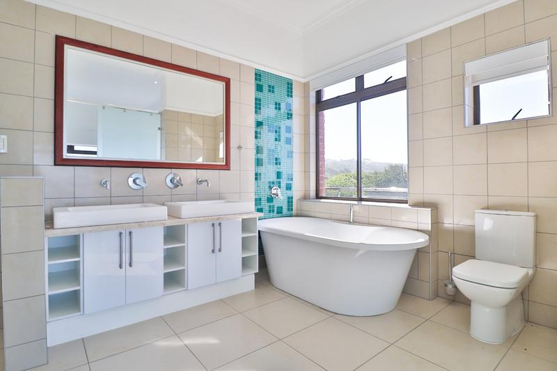 8 Bedroom Property for Sale in Reebok Western Cape